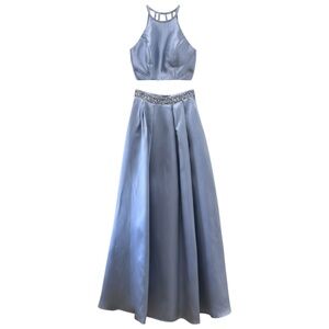ELEGANT PEARL GRAY SATIN EVENING GOWN- SLEEVELESS - SIZE 2 - 2 PIECES SET